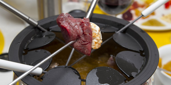 Fondue bourguignonne &agrave; l'huile d'origine suisse