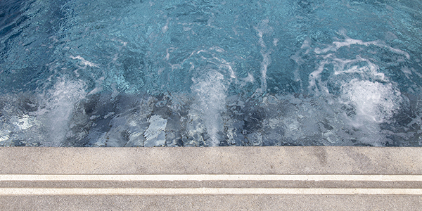 Syst&egrave;me de filtration d'une piscine enterr&eacute;e 