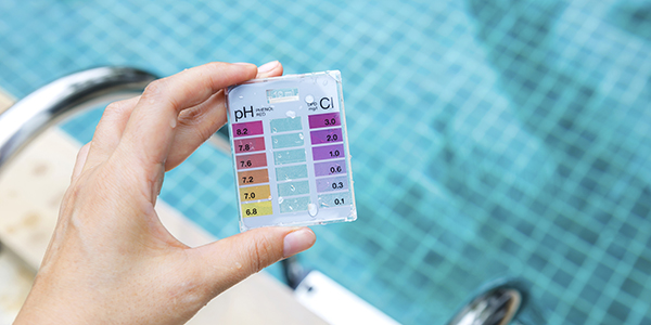 D&eacute;sinfecter et contr&ocirc;ler le pH de sa piscine 