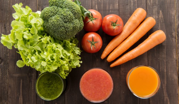En cure d&eacute;tox ou en pour une pause digestive, les jus de l&eacute;gumes ont le vent en poupe !