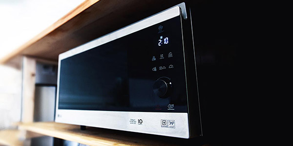 Micro-ondes combin&eacute; LG, un design &eacute;l&eacute;gant