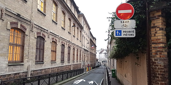 Certains sens interdits sont accessibles aux vélos