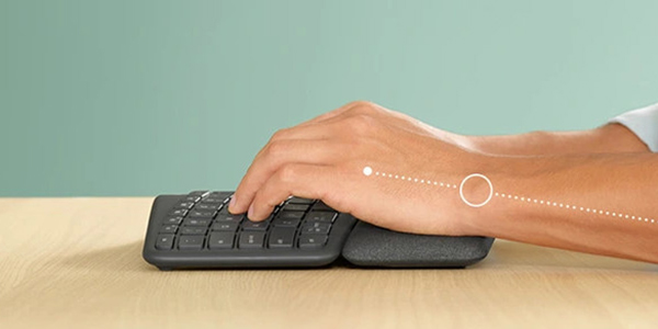 Clavier avec repose-poignet : pour &eacute;viter les tensions