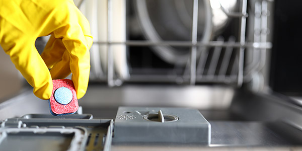 Placez les tablettes dans l'emplacement pr&eacute;vu