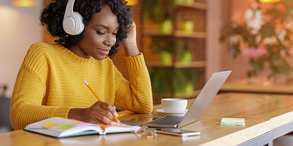 Windows 10 S est optimis&eacute; pour la s&eacute;curit&eacute; et la performance de votre PC.