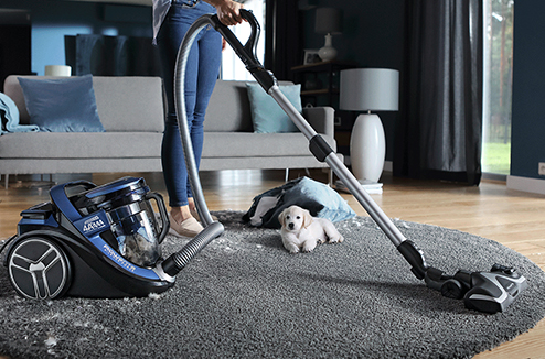 Changer le sac à poussière dans un aspirateur 