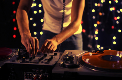 8 conseils de DJ pour réussir son mix et mettre l'ambiance