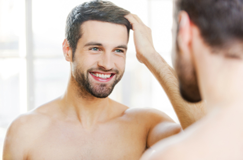 Beauté homme : comment éviter les poils incarnés et points noirs ?