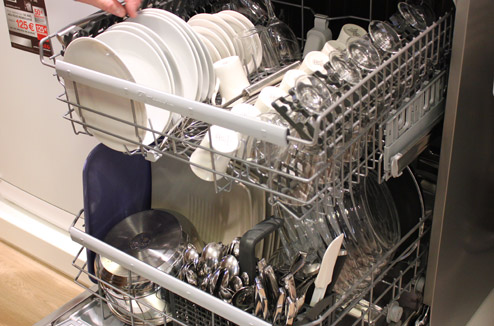 Lave-vaisselle XXL : ne lavez plus vos grands plats à la main !