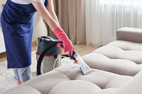 Comment nettoyer un canapé en tissu avec un nettoyeur vapeur - fr