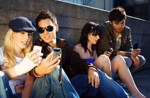 Le prix des SMS, communications mobiles et 3G baisse cet été en Europe