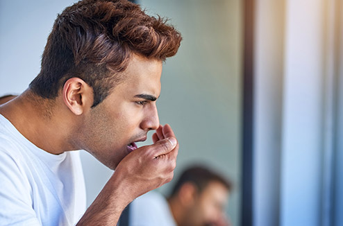 5 solutions pour lutter contre la mauvaise haleine