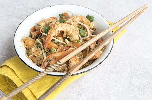 Wok de riz, légumes et crevettes sautés à la coriandre