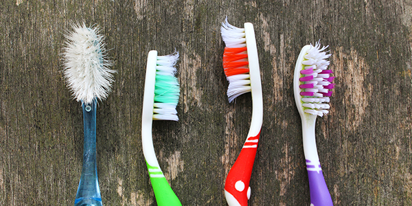 Ne jetez pas vos brosses à dents usées, elles peuvent servir pour nettoyer les joints !