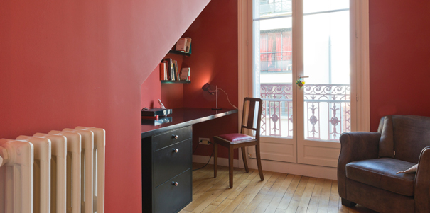 Aménager un bureau sous les escaliers