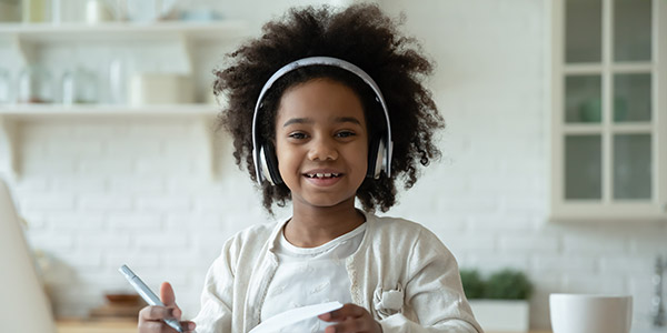 Pour protéger l'audition de votre enfant, il est important de contrôler son utilisation du casque