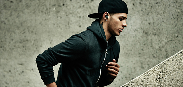 Faire du sport avec les écouteurs intra-auriculaires Samsung Gear IconX