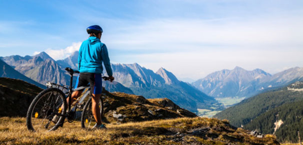 Faire du VTT en pleine nature