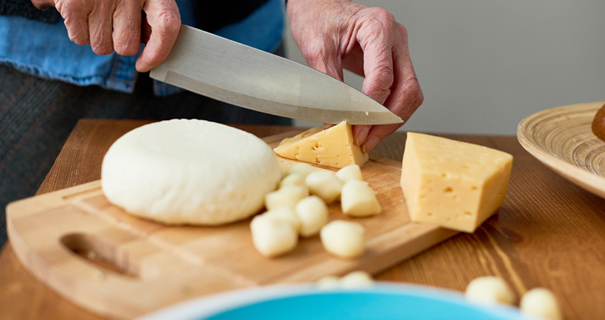 Il existe d'autres fromages que la raclette à faire fondre au poêlon !