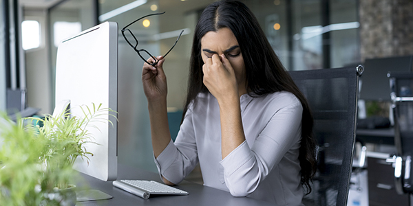 Faites des pauses devant vos écrans pour lutter contre la fatigue oculaire