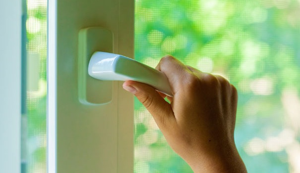 Solution naturelles pour absorber l'humidité d'une pièce- IZI by EDF