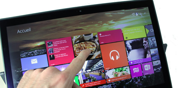 L'écran tactile de l'Acer R13 permet une navigation intuitive sur l'écran d'accueil