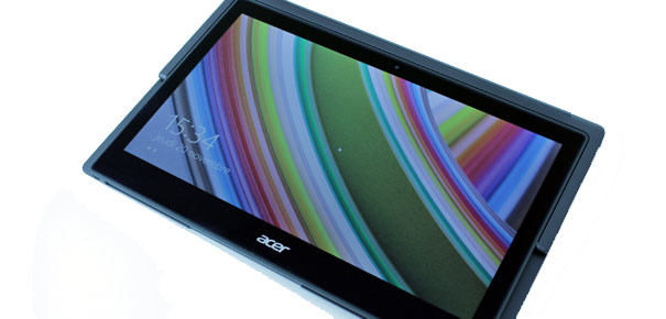 Avec son système de charnière, le PC hybride d'Acer permet de passer rapidement entre le PC et la tablette (6 positions possibles)
