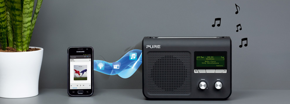 Radio Internet Pure One Flow : connectée au smartphone La radio Pure reçoit la RNT, les webradios et se connecte à votre smartphone