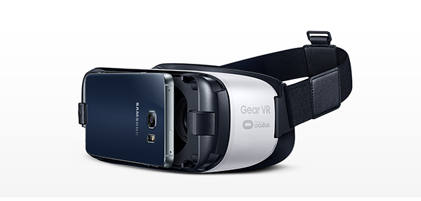 Installation du smartphone sur le casque de réalité virtuelle Samsung Galaxy Gear VR