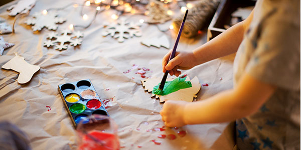 Faites participer vos enfants aux décorations pour un beau Noël en famille