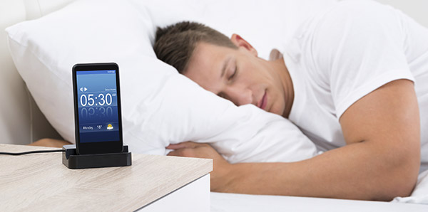 Smartphone : un réveil matin très pratique ! Smartphone : un réveil matin très pratique !