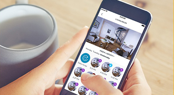 Une application mobile dédiée permet de garder un oeil à distance sur son foyer.