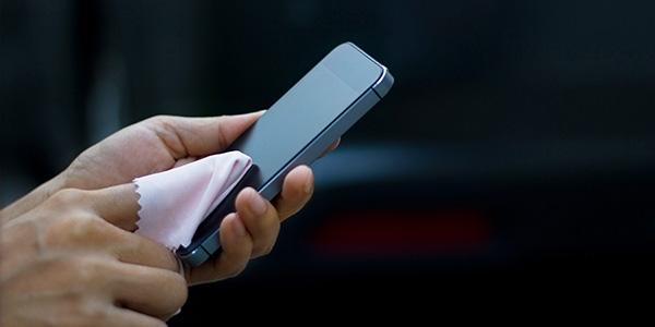 Comment désinfecter votre téléphone mobile et votre tablette