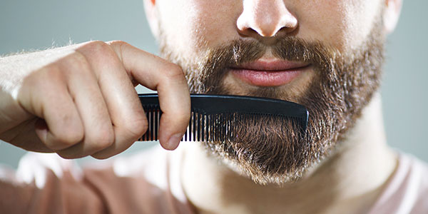 Brossez votre barbe régulièrement