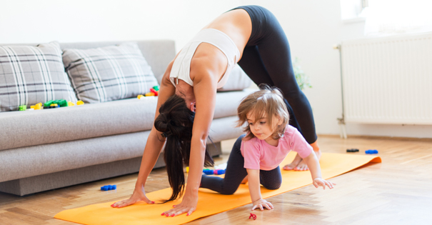 Le yoga parents-enfants : à pratiquer en cours collectifs ou à la maison