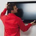 Les prestations Darty pour accrocher votre �cran plat au mur, installer une nouvelle antenne, r�gler votre parabole...