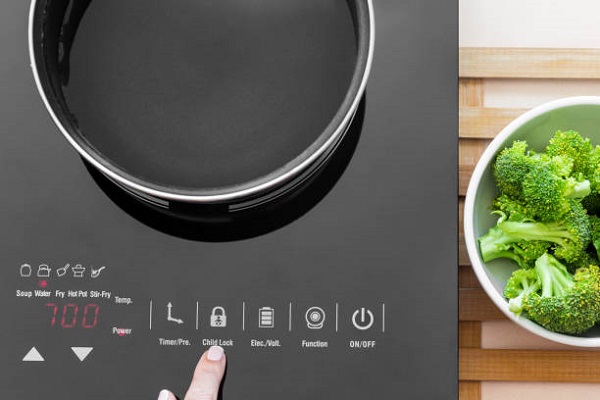 Table de cuisson bloquée sécurité enfant